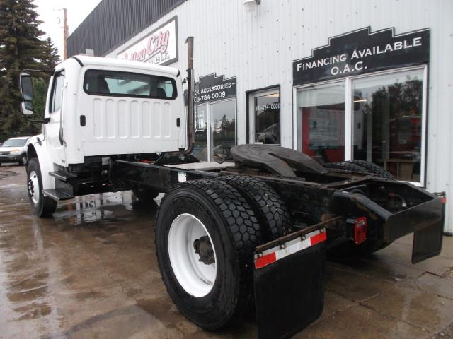 Image #3 (2005 FREIGHTLINER M2 S/A 5TH WHEEL TRUCK)